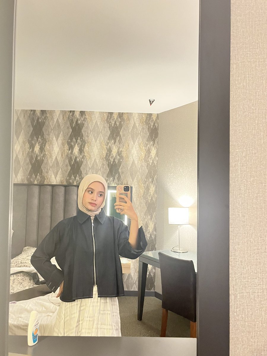 lovesandbery's tweet photo. Top penemuan outfit shooopeee terlucuuu 🤍🫰🏻🌸🤩🤩🌸 https://t.co/JCrXLRaitz