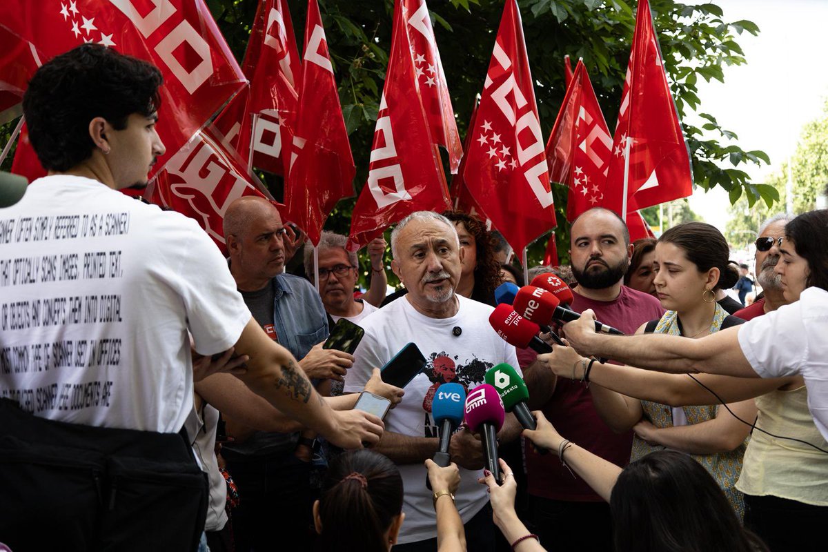 SG_UGT's tweet photo. La vivienda es hoy el principal problema social y también económico del país: no va a haber trabajadores y trabajadoras en las zonas tensionadas por la falta de vivienda.

Que se tomen muy en serio las patronales y los gobiernos autonómicos que esto va a ir a más. https://t.co/i1HW0Ht6rI