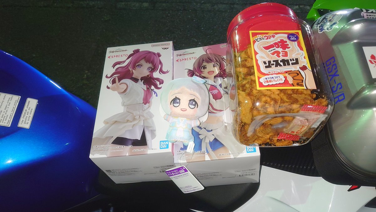 ganryu666's tweet photo. 久々のゲーセンでクレーンゲーム練習
咲季￥300
佑芽￥600
ソースカツ￥600
りーぴゃんぬい￥100(弟が獲���てくれた)

バイクだから持って帰るの大変💦 https://t.co/KZHMcNz09f