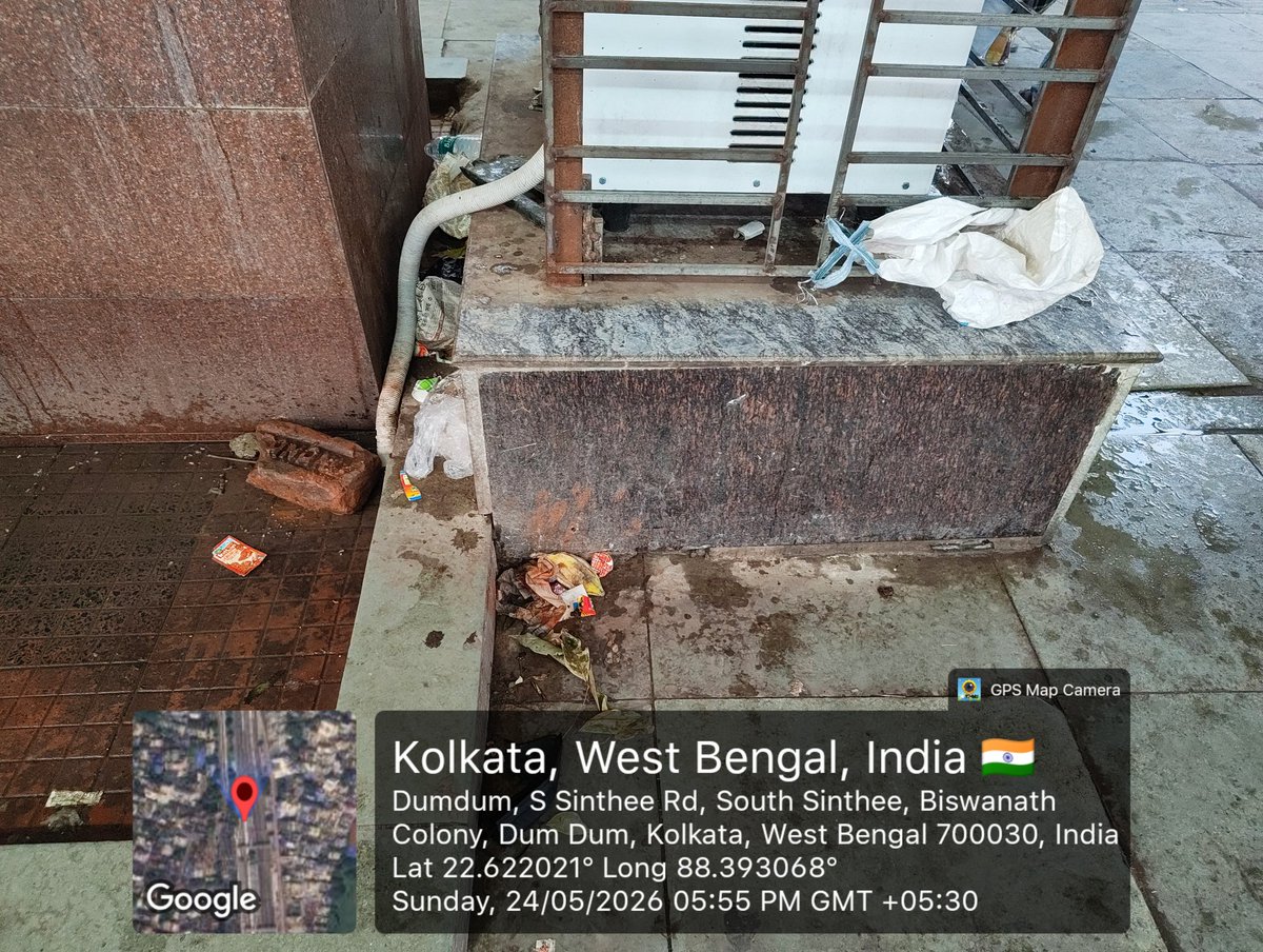 Prottaya2003's tweet photo. Garbage at Dum Dum Junction platform 2 &amp; 3
#ERChallenge @drmsdah @rail_seva @EasternRailway https://t.co/GlR6C4diyw