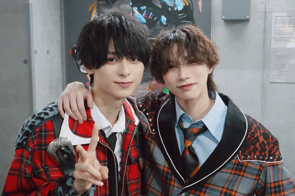 9bic_kaito's tweet photo. 黒澤お誕生日おめでとう🎂❤️
BD来てくれたみんなありがとう！
本当に楽しくて、笑いあり、感動ありってこれか！ってなる黒澤らしいライブでした😳
『という夢を見た』のピアノver.もめちゃ緊張したし、髪型もいつもと違う感じで
7m!nさんの『クライマックスソワレ』も色気MAX！
幸せ。市川くんを添えて https://t.co/6oXDBvCsGI