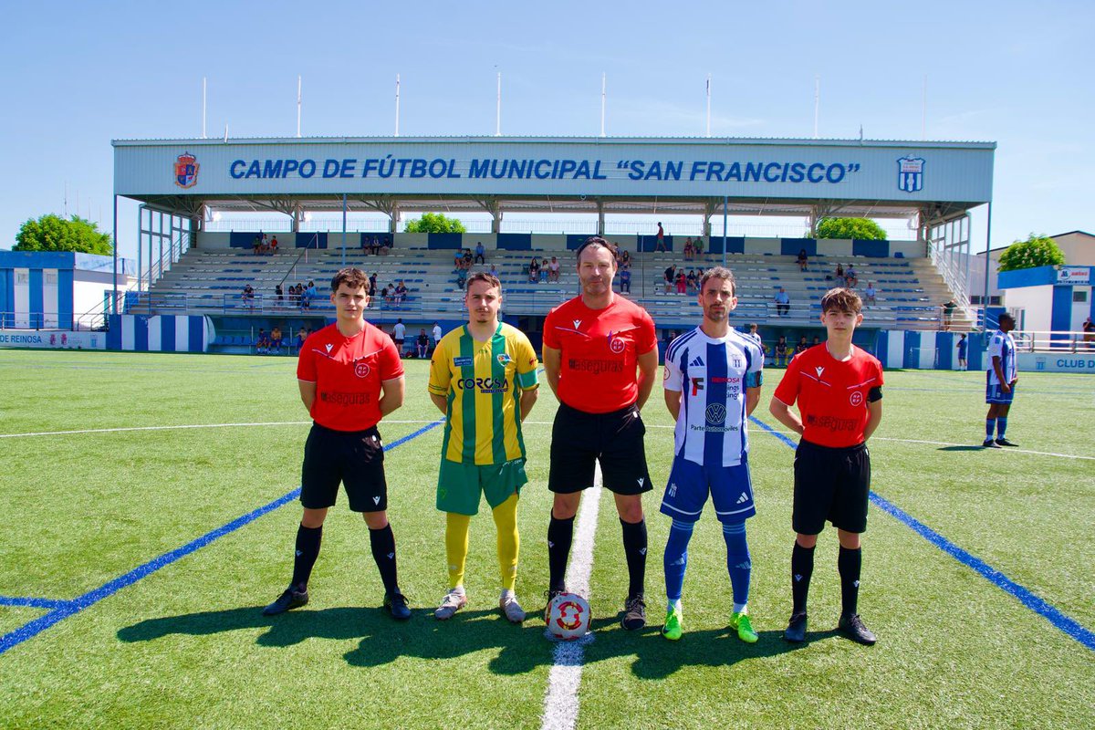 cd_naval's tweet photo. Regional Preferente: Club Deportivo Naval 0 - SD Villaescusa 0

Empate en un partido que tuvimos clarísimas ocasiones en la segunda parte para ganar. Garrido ha dejado el fútbol como jugador pero seguirá en el club de otra faceta 💙 https://t.co/AiZsPwbzUO