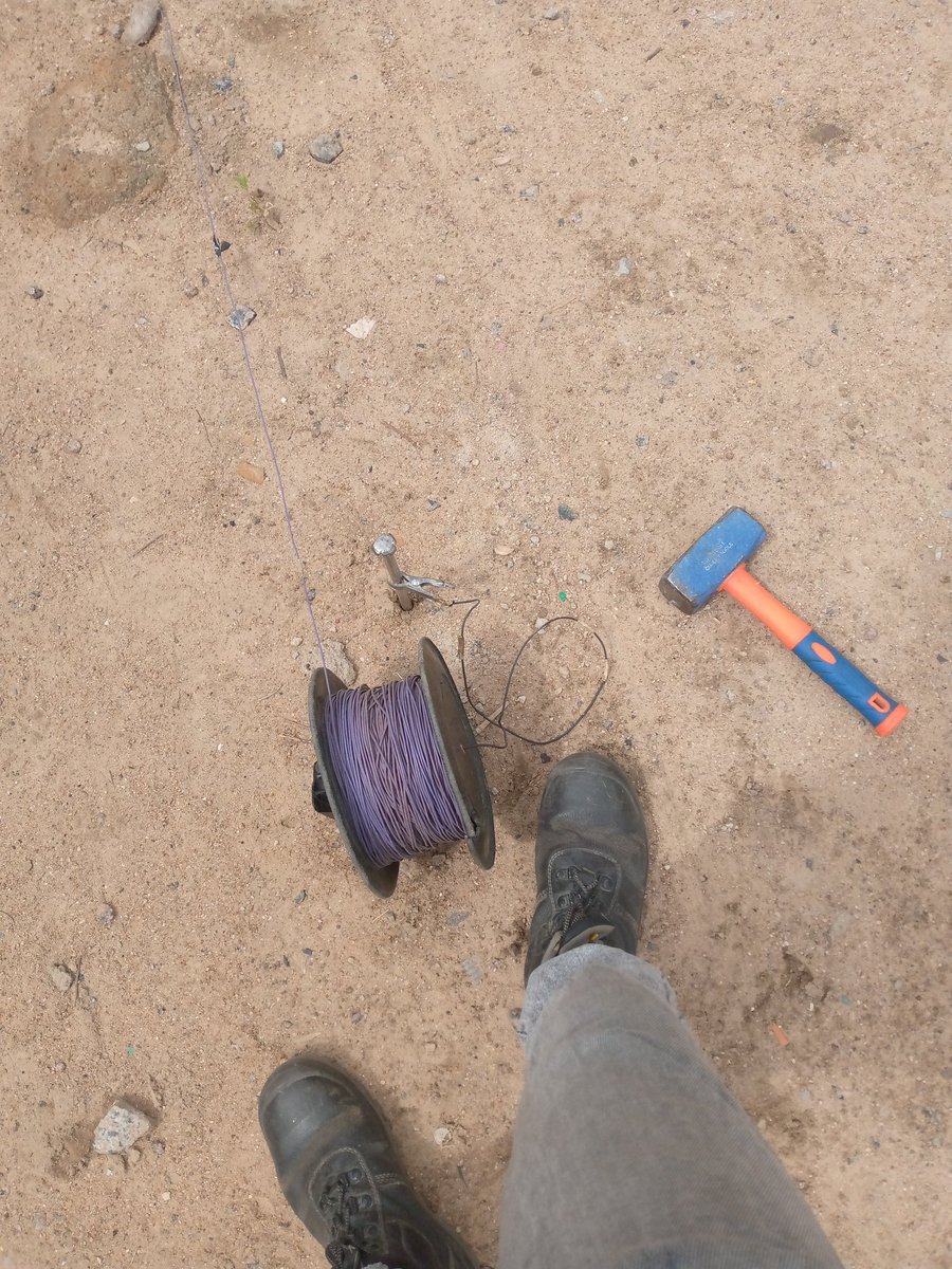 KrissWalker2's tweet photo. Life of a GEOLOGIST. https://t.co/pJfMkI5nUm