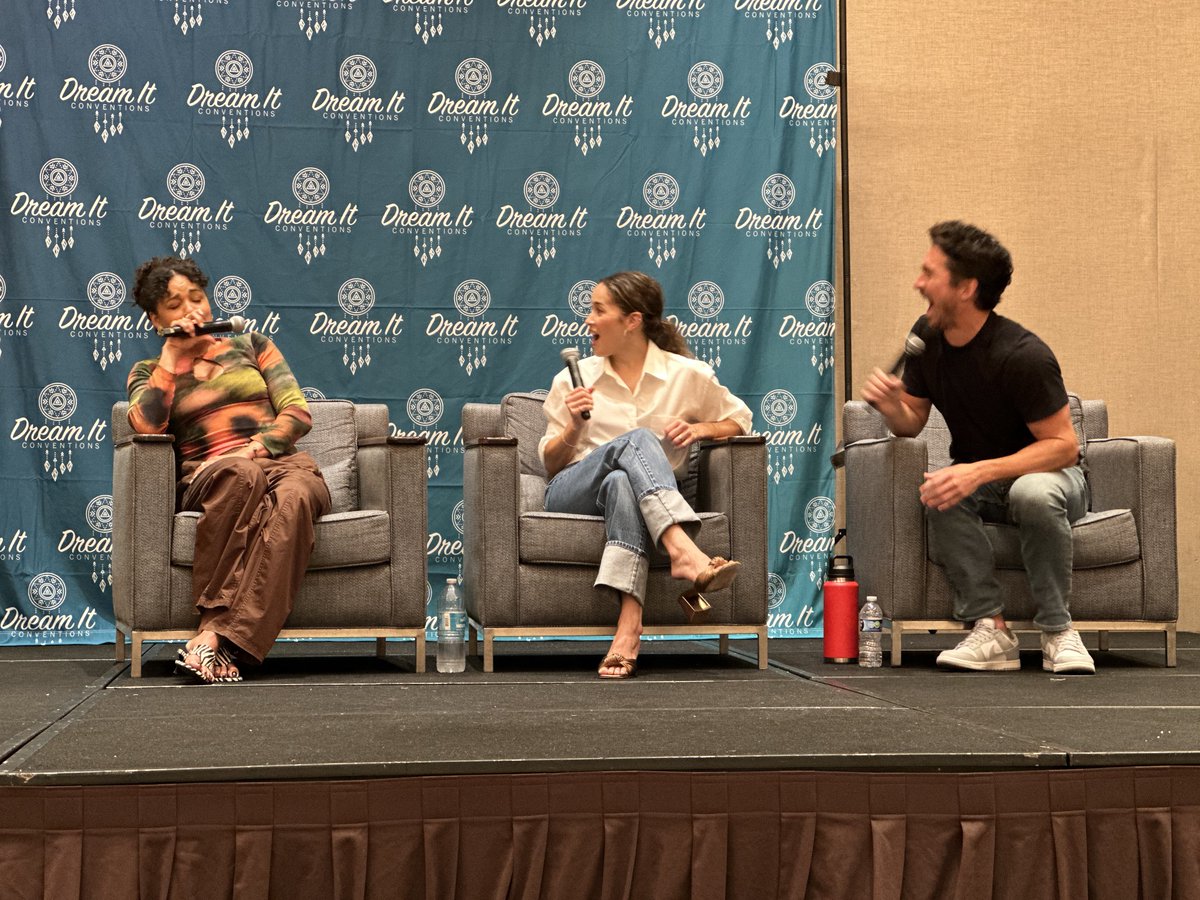 thedore_vault's tweet photo. boris catching strays at this B,J&amp;J panel is hilarious!! #frr7 https://t.co/bySmxuieZV