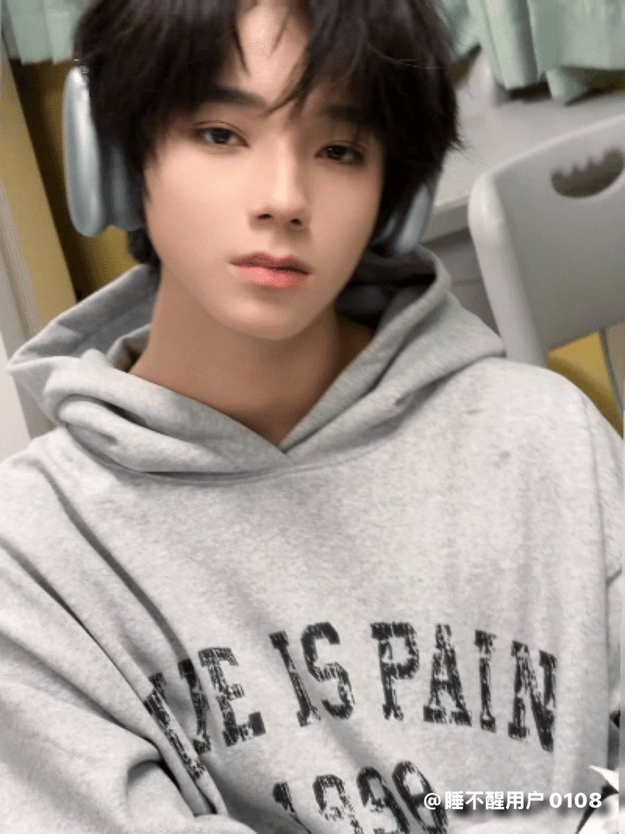 keonyn's tweet photo. 🎧 https://t.co/hvlIgX18ZA