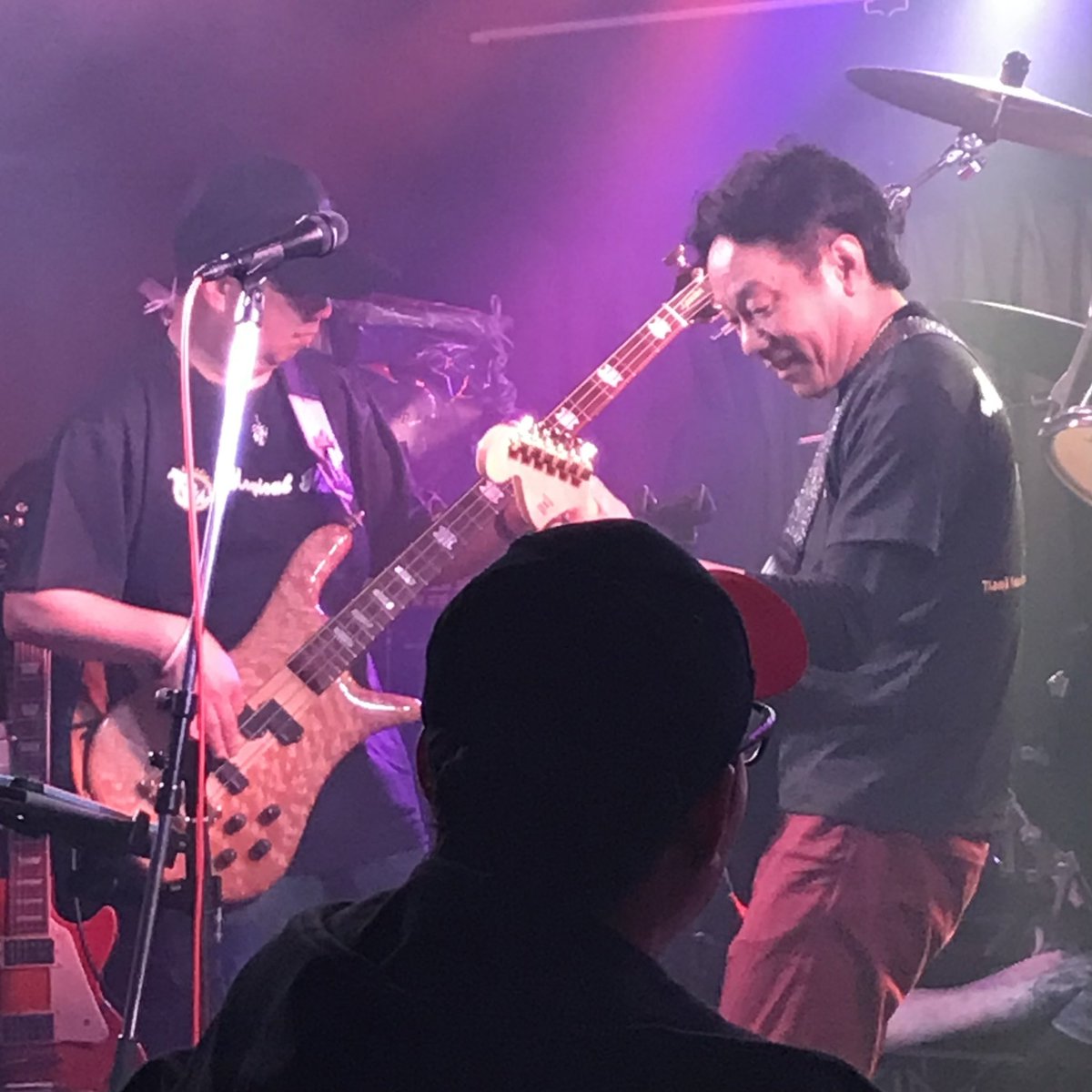 BillyShowaBacks's tweet photo. 昨日はBrush upさんでマジカルキンタ7回め（自分は6回め）のLive🎸
持ち時間40分は過去最大❗️
キーボード&amp;ギターにキュートな助っ人🩷
とても気持ちよく楽しくプレイできました✌️
また調子に乗って深夜までの打ち上げ🍻で今日はリハビリ…🤣 https://t.co/Q3r5DVkavQ