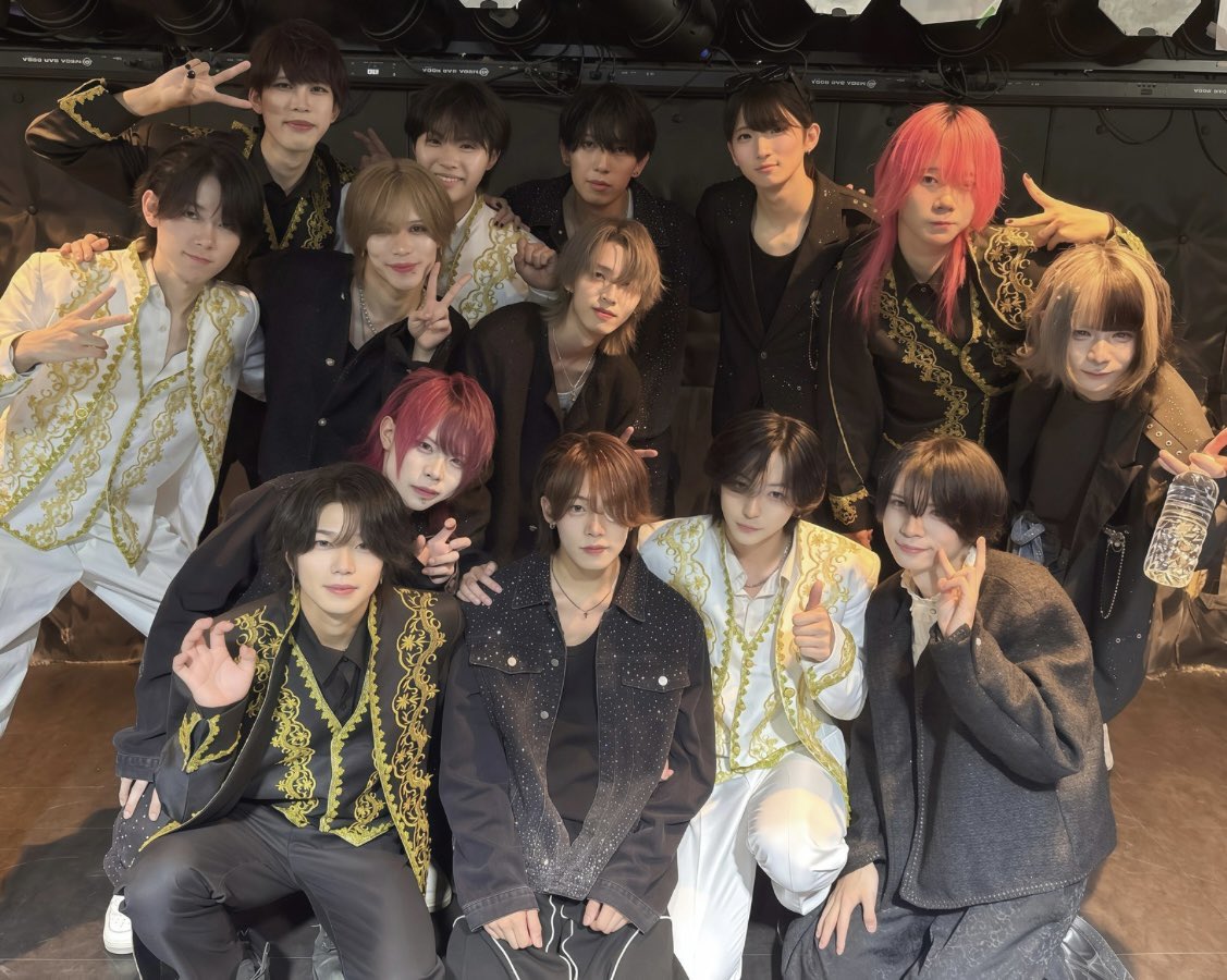 RINX_2025's tweet photo. ✦ ━━━━━━━━━━━━━ ✦

　   👑 𝐌𝐢𝐥𝐤𝐲 𝐂𝐫𝐨𝐰𝐧 👑
　　　　　　&
　　　⚜️ 𝐈𝐦𝐩𝐞𝐫𝐢𝐚𝐥 ⚜️

　　　𝐃𝐄𝐁𝐔𝐓 𝐋𝐈𝐕𝐄

✦ ━━━━━━━━━━━━━ ✦

本日はデビューライブへお越しいただき、本当にありがとうございました✨

りんくすに新たな仲間ができました🤩

平日毎日Live、日曜撮影会やってます❣️

🗓️ 【https://t.co/FahpyayrpK】

ぜひこれからも応援よろしくお願いします！