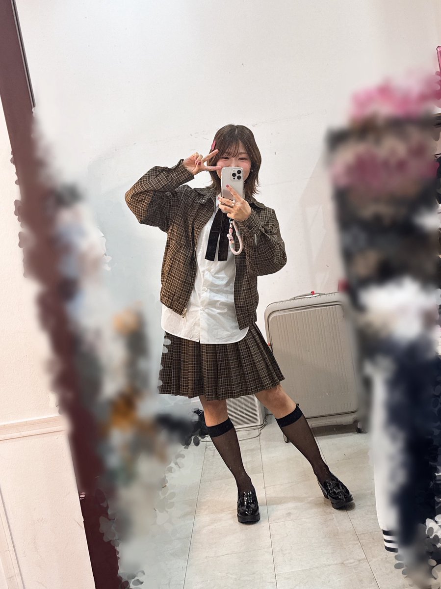 uchida_shu0524's tweet photo. チョコ衣装、多めに写真撮ってた？！🍫 https://t.co/bMPyy8bm5N