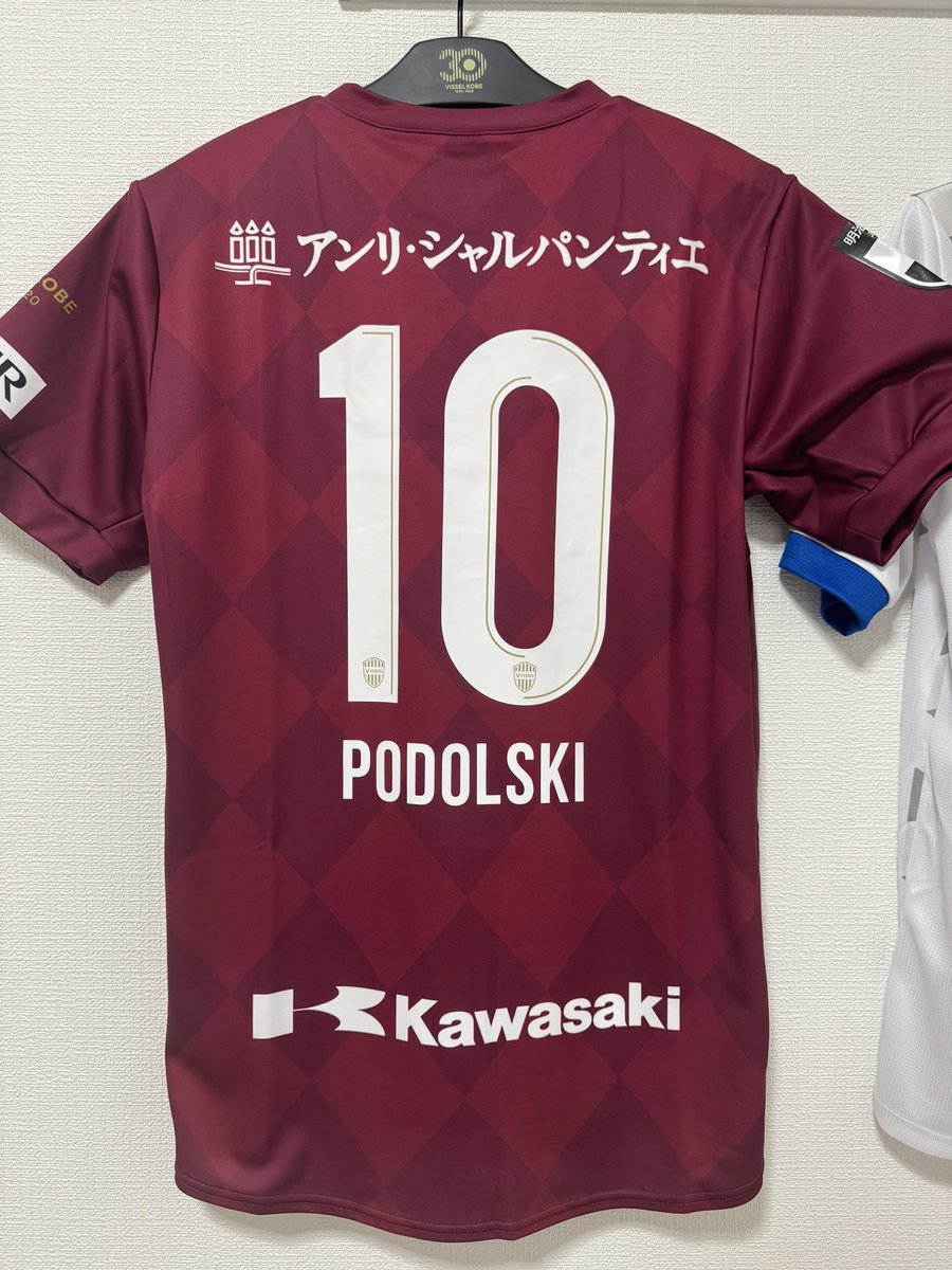 P ヴィッセル神戸応援 2020年1月、当時どちらかと言うとサッカーアンチだった自分が目にした サッカーユニホーム ドイツ ポドルスキ ヴィッセル神戸 応援グッズ