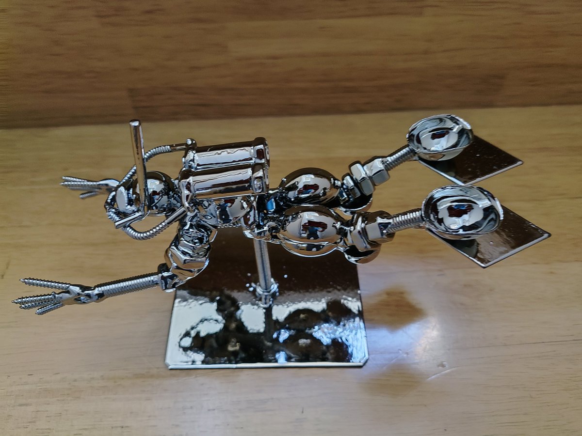 pocketlog's tweet photo. ボルトやナットで出来ているダイバーをゲット。

これ系は4つ目＼(-o-)／

１番小さいサイズ。 https://t.co/nWIC8nAdPF