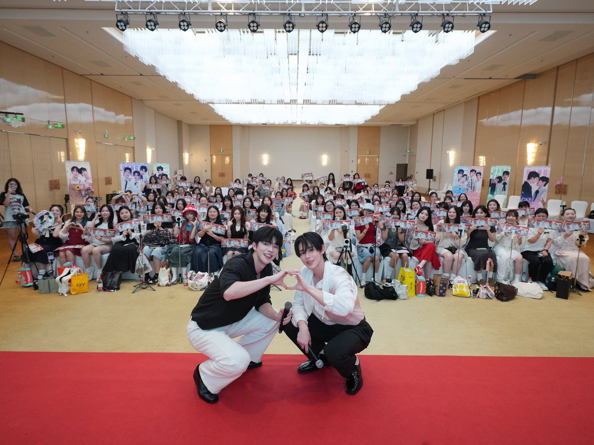 NFYE_Series's tweet photo. ☀️ เริ่มต้นฤดูร้อนไปด้วยกันกับ #WoonSu 李在恩 x 黄俊秀
งานแฟนไซน์คู่ครั้งแรกในประเทศจีนผ่านไปได้อย่างสวยงาม ขอขอบคุณแฟน ๆ ทุกคนที่มาเจอกันและสร้างความทรงจำดีๆ ไปด้วยกันนะครับ
เพราะความรักและกำลังใจจากแฟน ๆ ทุกคน ทำให้วันธรรมดาช่วงต้นฤดูร้อน กลายเป็นอีกวันที่พิเศษมากๆ ✨💖🙏🏻
#NeverForgetYourEnemy #NeverForgetYourEnemyยังไงก็ใช่นาย
#InsightArtist #YYDSent