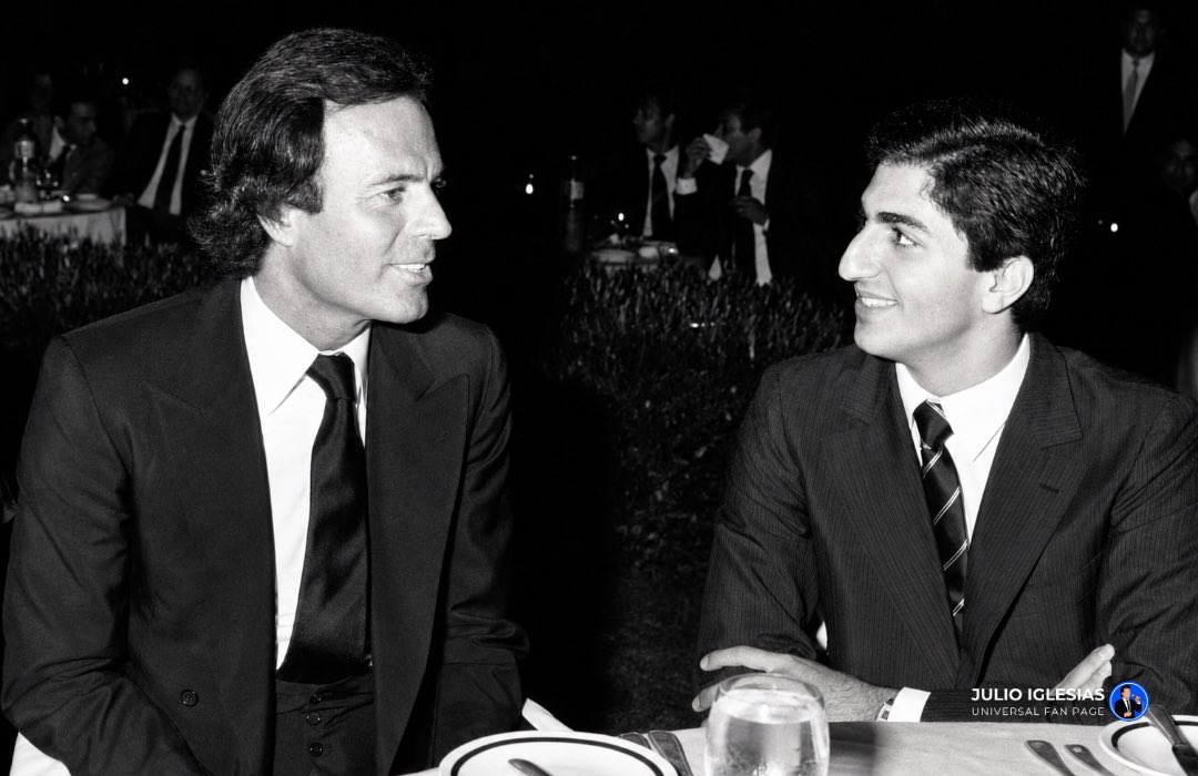 Julio Iglesias Universal tweet media