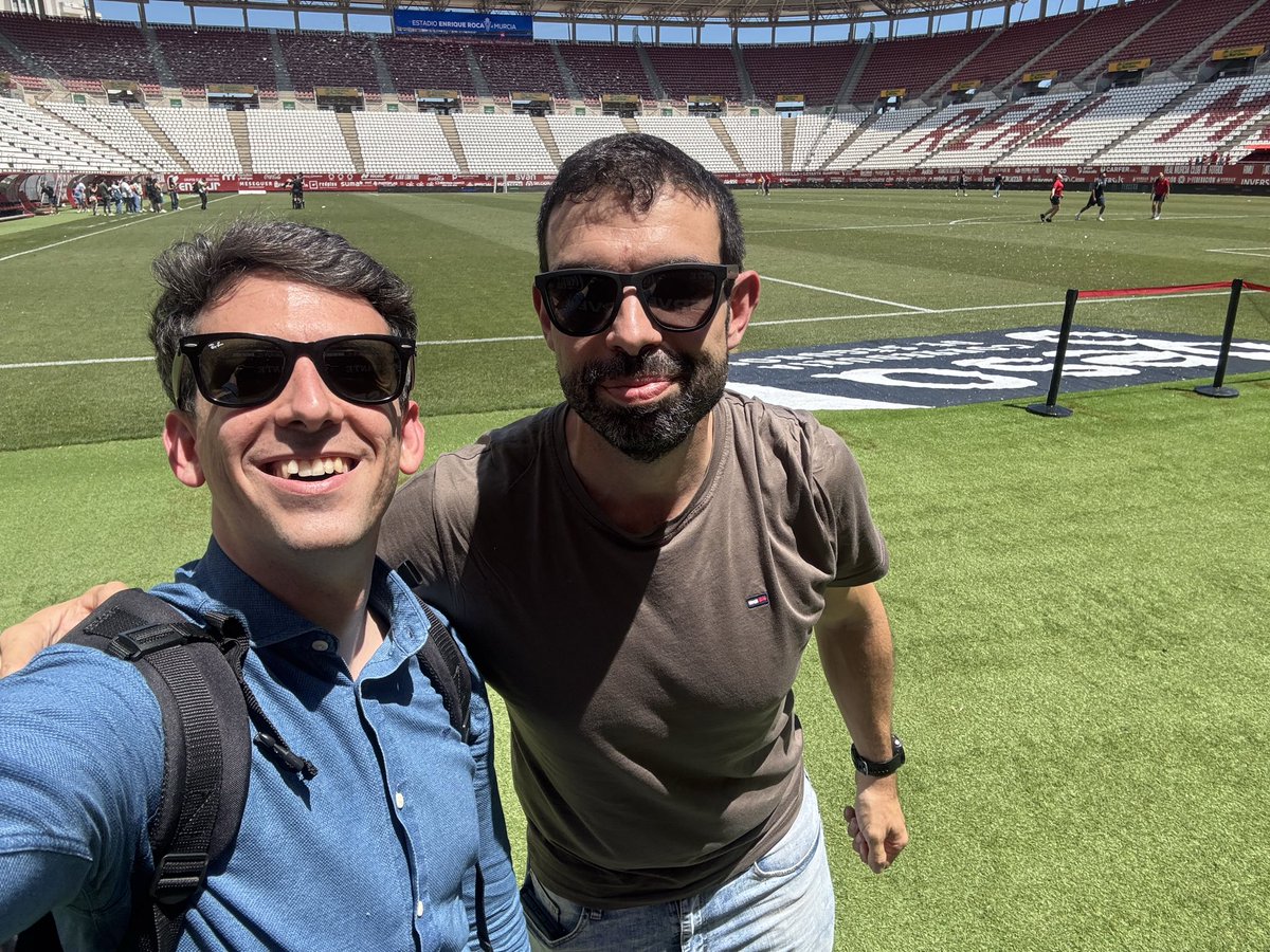 BertoMH's tweet photo. Tu pareja radiofónica preferida 😜📻 https://t.co/7GU1NKqCTV