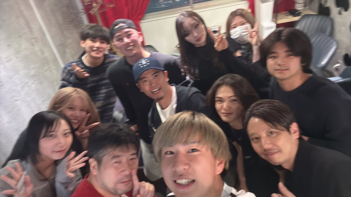 Ace_URAWA_POKER's tweet photo. 5月24日の
👶🏼サッキーbirthdayトーナメント👶🏼

お祝いありがとうございました🍾
エントリー35名の頂点に立ったのは…

1着🏇                       98                   様
2着  🏇                サビ泥棒             様
3着     🏇               にぼし               様
4着        🏇           ジョジョ            様

FTで早めに飛んでしまったのですがとても楽しい1日になりました！
@bulitery さんからシャンパン頂きました！
今までで一番美味しいお酒でした！
ありがとうございます！
