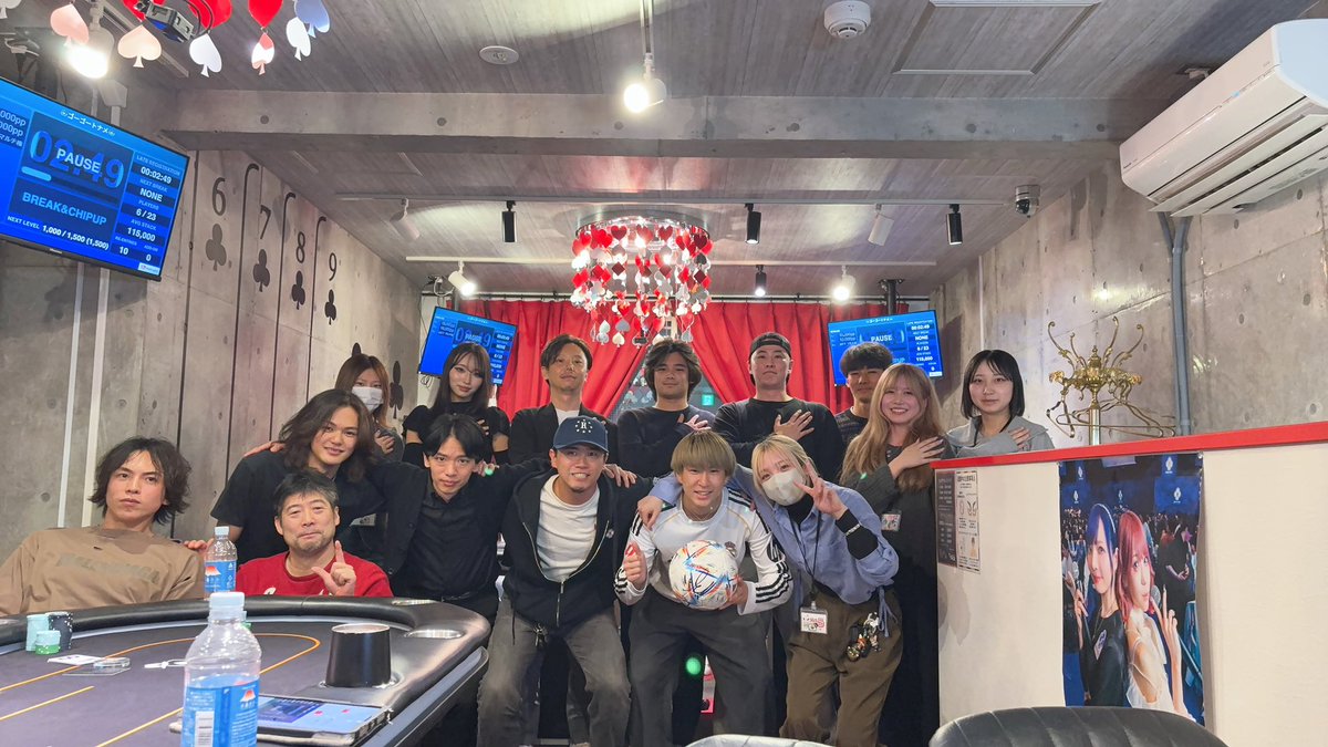 Ace_URAWA_POKER's tweet photo. 5月24日の
👶🏼サッキーbirthdayトーナメント👶🏼

お祝いありがとうございました🍾
エントリー35名の頂点に立ったのは…

1着🏇                       98                   様
2着  🏇                サビ泥棒             様
3着     🏇               にぼし               様
4着        🏇           ジョジョ            様

FTで早めに飛んでしまったのですがとても楽しい1日になりました！
@bulitery さんからシャンパン頂きました！
今までで一番美味しいお酒でした！
ありがとうございます！