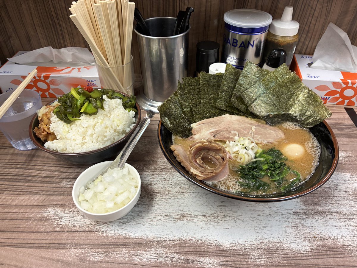 f_gh65's tweet photo. 最近は体調崩してばっかでしたか、
武蔵家行って体力回復しましたわー♪
#ラーメン
#武蔵家 https://t.co/TL3o0odcvj