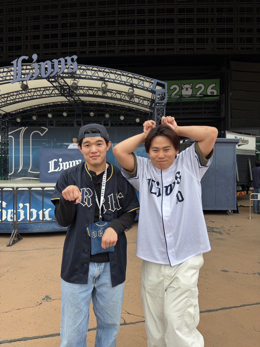 Kiyoyanen's tweet photo. オリックス・バファローズと埼玉西武ライオンズの首位攻防戦に！！！
ヒリヒリした試合展開に、一旦今年で一番オモロい試合だったと感想を😎😎

同期の長財布のすいげんとパシャリ📸
べるーにゃどーむDAYなので🐈
次はハマスタ！さらにドーム２連戦！ https://t.co/DK5U2zRiaK