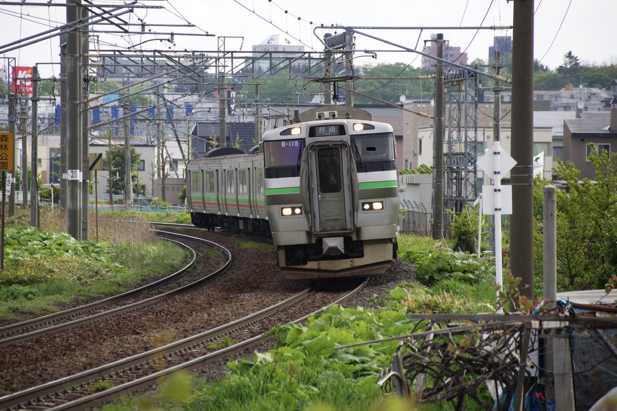 BirderWB's tweet photo. Local trains 🚊
久々にlimited レンズ使ってみた
当たるとエグっ
7:15 132M B-115 K-S2 + sigma 18-250mm
7:40 136M  K-S2 + DA 35mm limited
10:28 166M F-13 K-01 + DA 18-135mm https://t.co/rZ1RxEFwxi