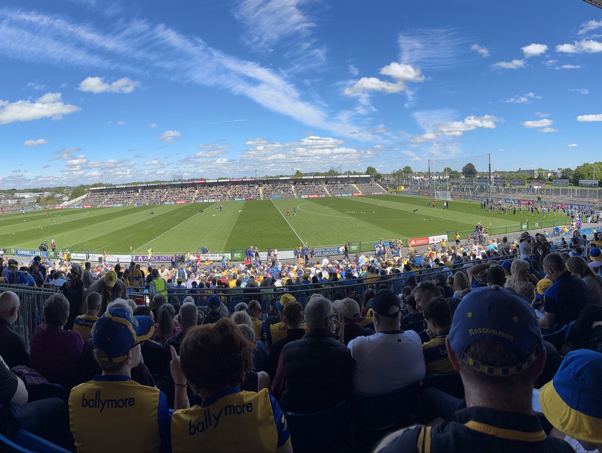 KearneyGD's tweet photo. Back at Theatre of Dreams Dr Hyde Park for SFC @RoscommonGAA V @TyroneGAALive 
Beautiful day.  A treasure to be here. 

HON DA ROSSIES
🇺🇦🇺🇦🇺🇦🇺🇦🇺🇦🇺🇦🇺🇦

@DungannonGC 
@clubrossie  @SineadBenedetti https://t.co/P62Ar39n3Q