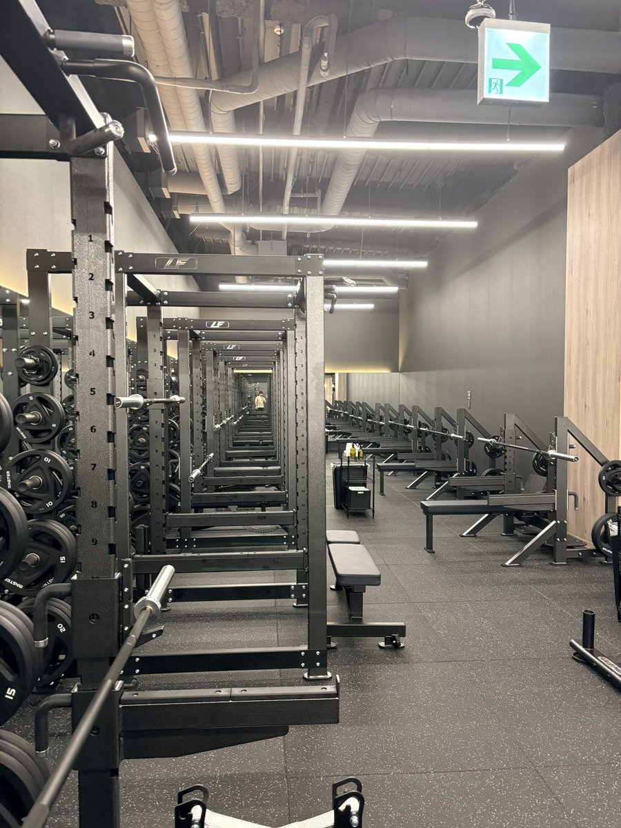 gatesphysique's tweet photo. 新しいメガジムのプレオープンに行ってきた。
流石のデカさっすね〜 https://t.co/LfSs6pnQk6