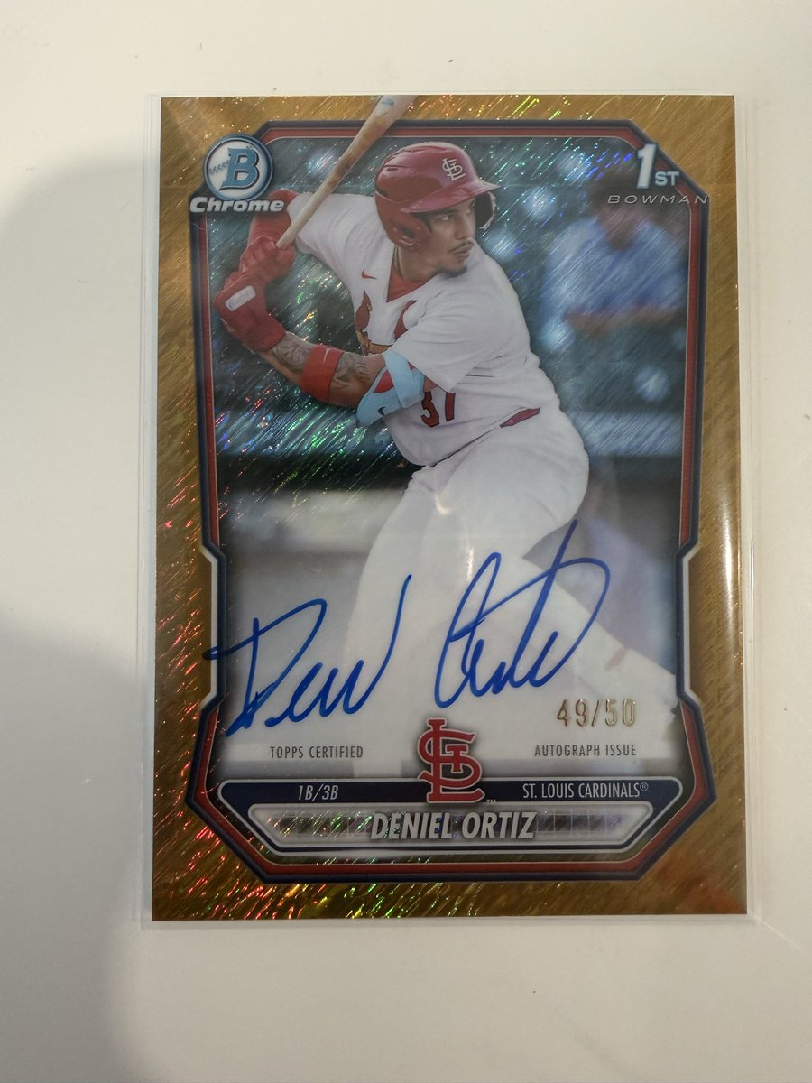 608Chaser's tweet photo. @Elliott0924 @davisdugout @premiercards_2 Gold Shimmer Ortiz Auto /50 250 https://t.co/rKiYSdd8ly