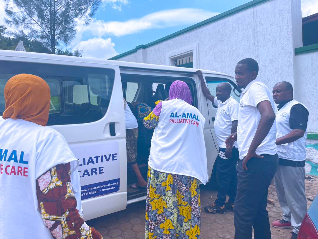 Alamalrwanda's tweet photo. Sunday home visits 📸 
@RBCRwanda @RwandaHealth @Nyarugenge https://t.co/sYcRYe1I7k
