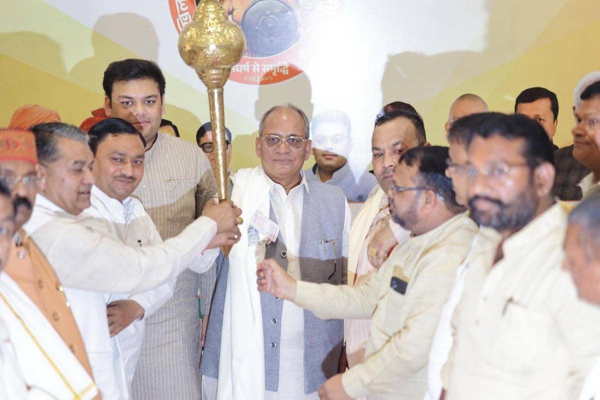 thisissanjubjp's tweet photo. अखिल भारतीय लोधी राजपूत कल्याण महासभा के तत्वावधान में आयोजित उत्तर प्रदेश सरकार के नव नियुक्त माननीय मंत्रियों के स्वागत एवं सम्मान समारोह में सहभाग कर माननीय मंत्री श्रीमती कृष्णा पासवान जी, श्री कैलाश सिंह राजपूत जी एवं श्री सुरेंद्र दिलेर जी का अभिनंदन एवं सम्मान किया।

इस अवसर पर उन्हें नवीन दायित्व हेतु हार्दिक शुभकामनाएं प्रेषित करते हुए प्रदेश के सर्वांगीण विकास, सुशासन एवं जनकल्याण के प्रति उनके समर्पित संकल्प की सराहना की। 

विश्वास है कि आपके नेतृत्व एवं अनुभव से उत्तर प्रदेश प्रगति और विकास के नए आयाम स्थापित करेगा।

कार्यक्रम में एटा से पूर्व सांसद माननीय श्री @RajveersinghUP जी की गरिमामयी उपस्थिति रही। 

@Kailashrajputup @Surenderdiler