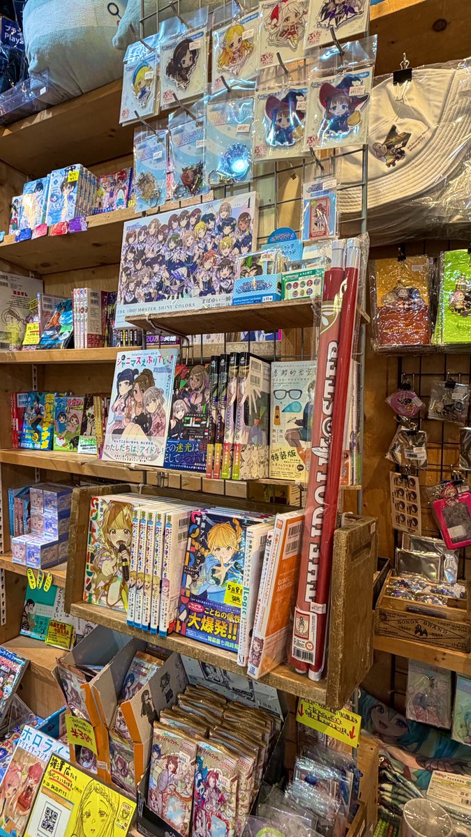 vvodaka233's tweet photo. 5/25(月)発売
 #学園アイドルマスター
「カード&amp;フレームスティックウエハース」

入荷してます‼️
アイドル13名26種の、手持ちの写真やカードと合わせて使えるカードフレーム１個入り(カード付き)バニラクリーム味ウエハース！
お求めのプロデューサーは店内アイマスコーナーまで☀✨ https://t.co/auAohL4HTW