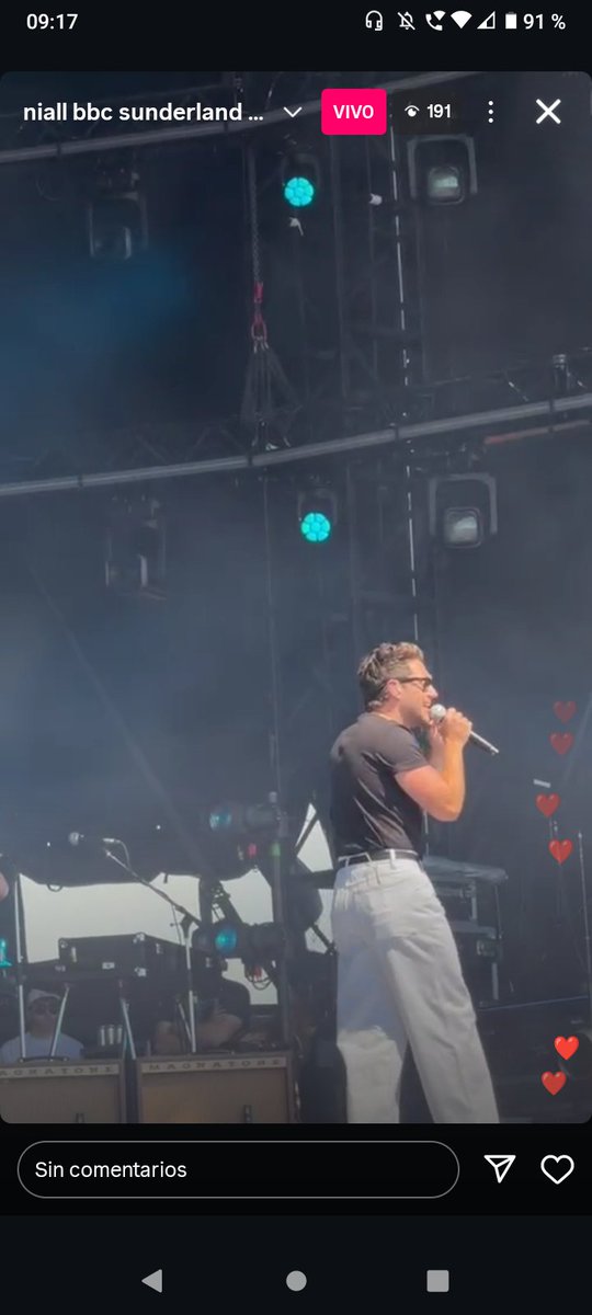 nhzllxtheshow's tweet photo. PERO EL OUFIT, LOS LENTES DE SOL QUE HOMBRE NIALL HORAN #BigWeekend https://t.co/jYVd2RVQ8n