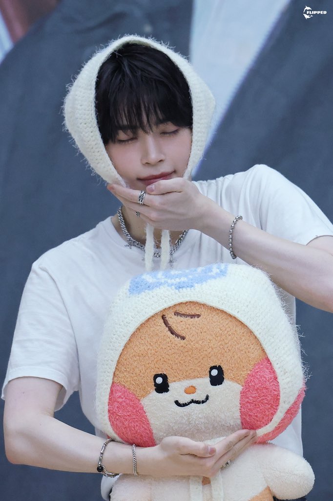 flipped_bbhh's tweet photo. 260524 팬싸 HQ

비니니

#성한빈 #SUNGHANBIN #成韩彬 #ソンハンビン
#ZB1    #ZEROBASEONE     #제로베이스원 https://t.co/l3iEA0FEcV