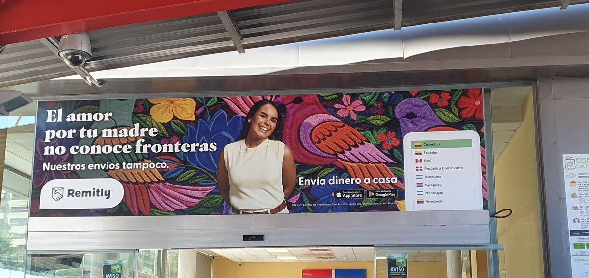 bennok24's tweet photo. La estación de bus de Alicante es un sueño febril https://t.co/Hc636AzFww