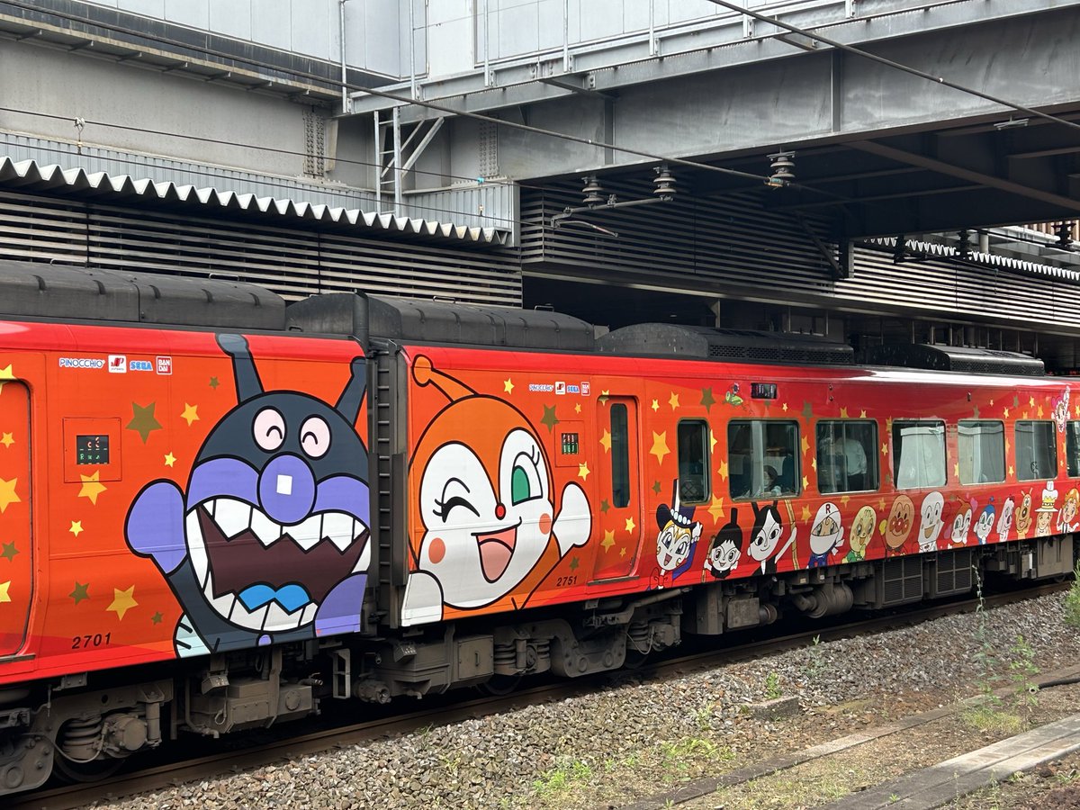1117Run's tweet photo. 撮り鉄じゃないゲド､岡山駅にてアンパンマン列車に大興奮｡孫ちゃんへのプレゼントでパシャパシャ撮っちゃいました😊 https://t.co/WlNCH7EN5N