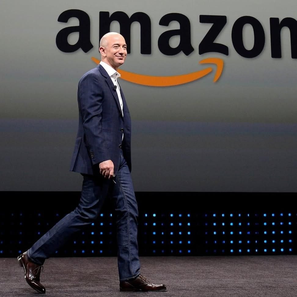 riyazz_ai's tweet photo. SHOCKING: DO YOU UNDERSTAND WHAT AMAZON JUST DID?

Amazon made their 2,847+ engineers spend 8 months documenting every code pattern, every debugging workflow, every optimization trick.

Then fed it all to AI.

Then fired them. https://t.co/I5byJtYRaZ