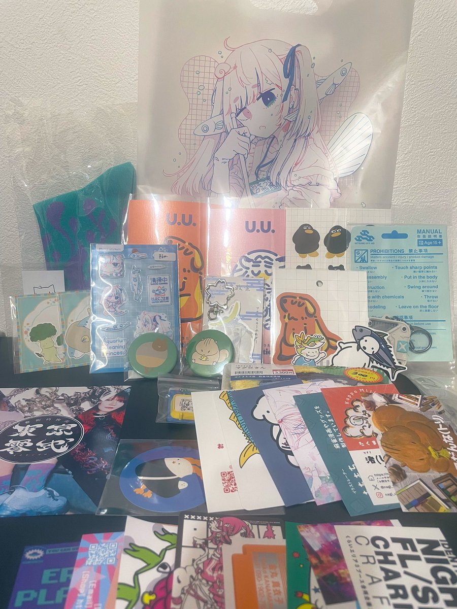 zeroqro0960's tweet photo. #デザフェス６３  戦利品
制作者様と交流できてめちゃ良かった〜！デザフェスお疲れ様でした！
@himenodannax 
@osushimada 
@mizuinokima 
@yukamaru_design 
@sanshoukotsubu 
@TOKYO130shiki 
@myu0zzz 
@nagi_UnitNAs 
@Mitsumecchi 

時間なくて全部回れなかったけど、とっても楽しかった！ https://t.co/3ajcyEGvxt