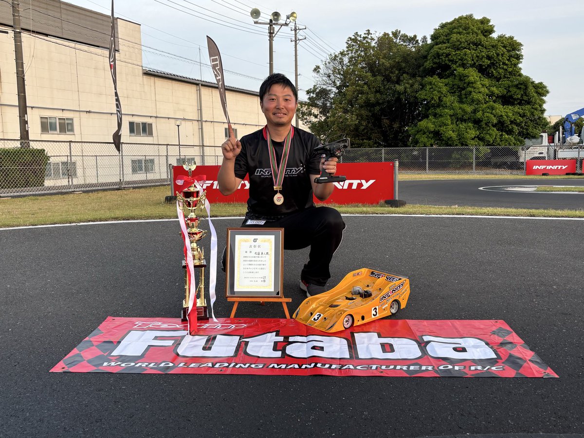 FutabaRC_JP's tweet photo. 松倉 直人選手、T10PXRを使用して
1/8GPレーシング日本選手権初制覇
おめでとうございます〜♪ https://t.co/jiaBCZFqdz