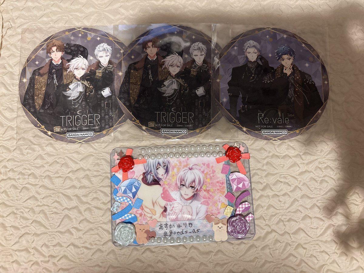 goods_as's tweet photo. アイナナEXPO 交換 譲渡

譲→クリカ:楽 百 千 虎於 巳波
缶バッジ:陸 虎於 巳波
クリア色紙:陸 虎於
カプ缶:虎於 巳波
フード特典コースター:TRIGGER(楽 天 龍之介) Re:vale(百 千)

求→クリカ:壮五 環
他:定価(+送料)

手渡し日、郵送ご相談ください。
よろしくお願いいたします。 https://t.co/Ccolr5KA7s
