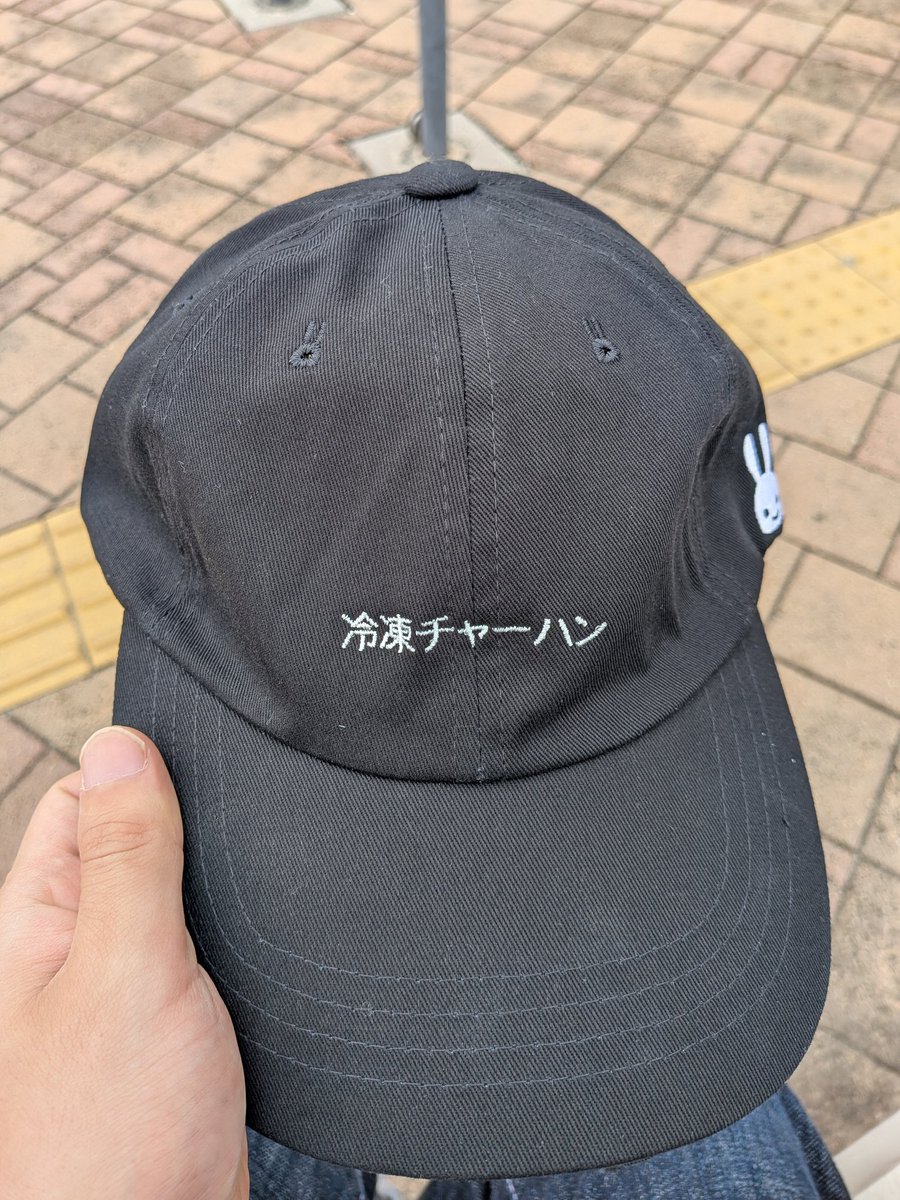 majiosechi's tweet photo. 意味の分からない帽子を買った https://t.co/09qHcIZXqI
