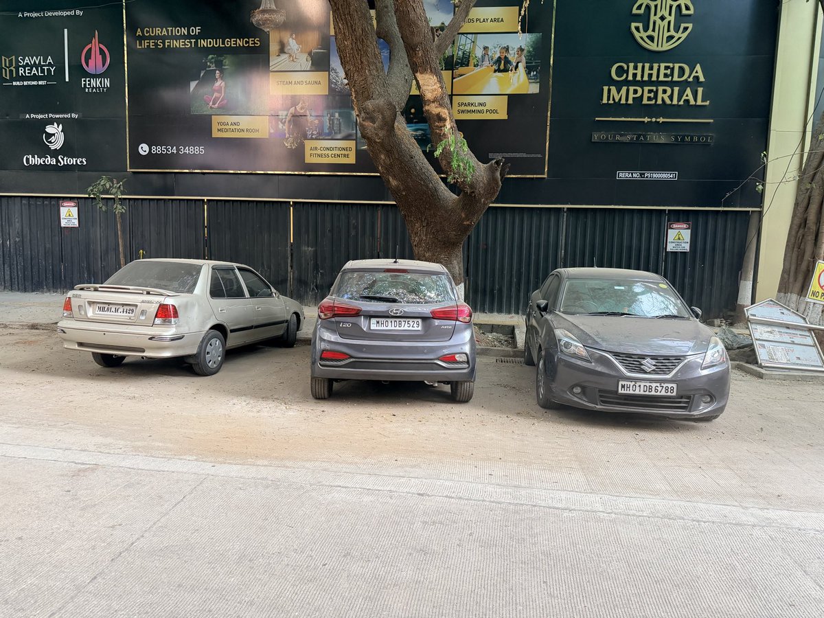 tejasmody's tweet photo. @mybmc @MumbaiPolice @MTPHereToHelp please tow these wrongly parked vehicle on Deodhar Road Matunga East, blatant violation of rules and civic sense, please do your duty for basic level of governance https://t.co/qQ7vTSJRM6