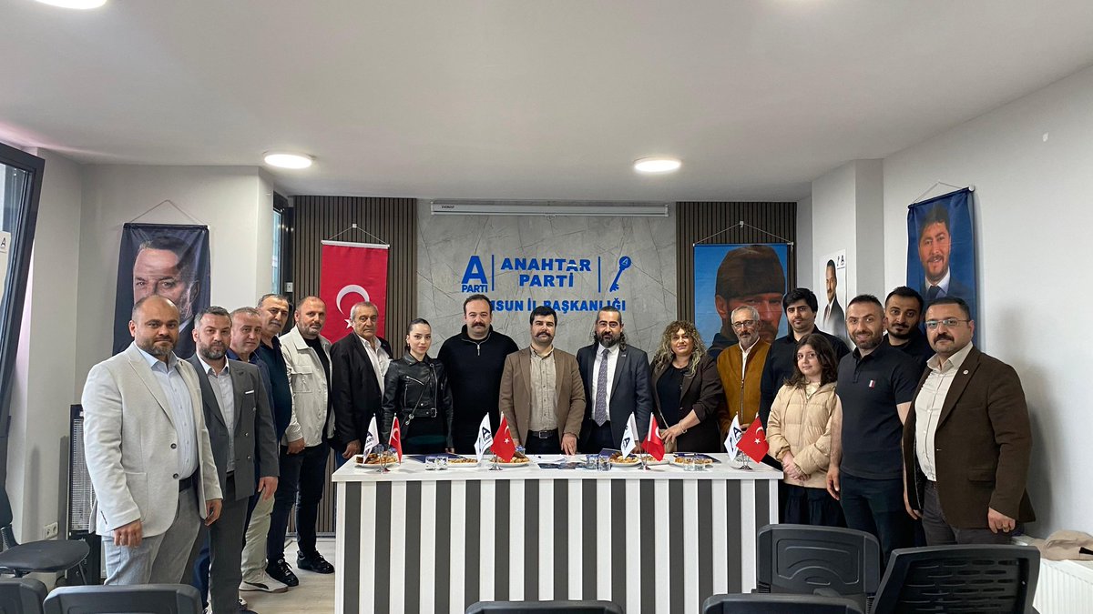 apartihukuk's tweet photo. Hukuk Politikaları Başkan Yardımcımız Av. Oğuzhan Şimşek, 23 Mayıs'ta Samsun İl Başkanlığı'nı ziyaret ederek İl ve İlçe Hukuk Politikaları Başkanlarımızla bir araya geldi. Gerçekleştirilen görüşmede “Hukukta Anahtar Plân” çerçevesinde yürütülmesi planlanan çalışmalar aktarılırken, projeye ilişkin değerlendirme ve istişarelerde bulunuldu.
