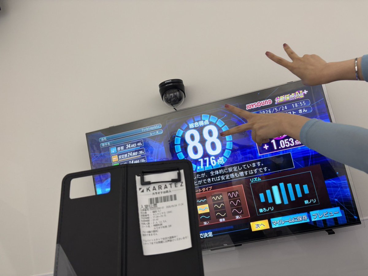 モ tweet media