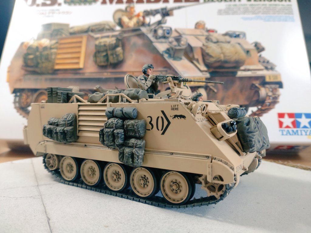 タミヤ1/35 アメリカ M113A2 デザートワゴン完成☆ 荷物を載せて無事に