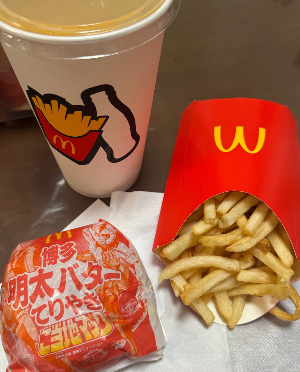 ship4_aaa's tweet photo. マックのグランドポテトとQooでかい
あとストロー入ってなくて滅 https://t.co/v6mFTAiAHr