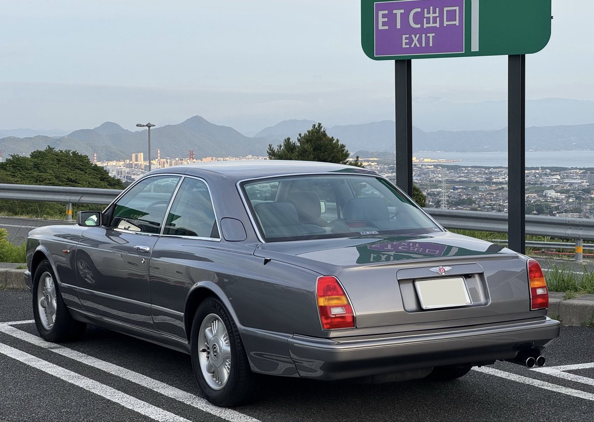 hide_jag8's tweet photo. 迎えて初めての遠出
30年前の車とは思えない快適さ... https://t.co/7AmeflooZp
