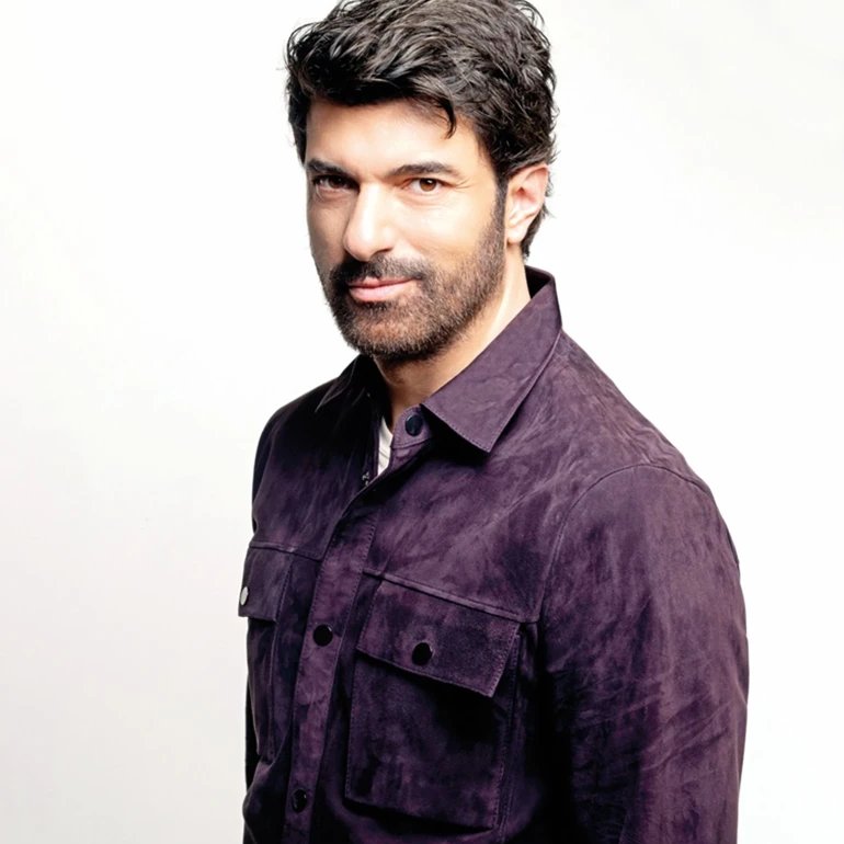 PopFestTR's tweet photo. Engin Akyürek, eskiden yayınlanan dizilerin neden hala çok izlendiğini açıkladı.

“Doğru hikayeleri anlatıyorduk ve ilgi çekiciydi. Televizyon biraz da duygu meselesi. Bu işler yurt dışında izlensin diye de yapılmadı. Çünkü ortada bir formül yoktu, tamamen içgüdüseldi.” https://t.co/F1ZUFMe0f2