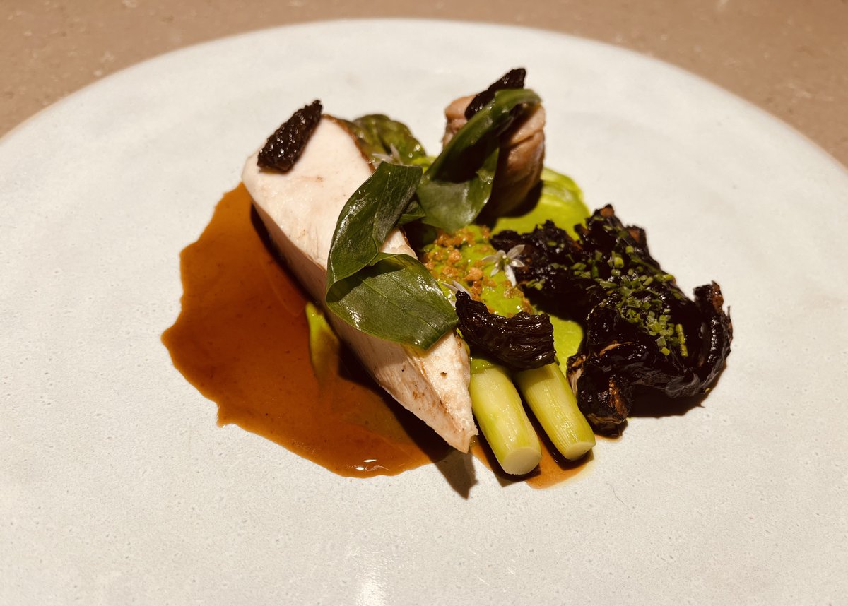MichelinGuideUK's tweet photo. Love asparagus season https://t.co/uZUCa19t9p
