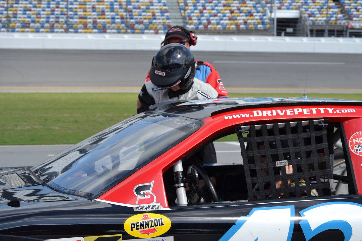 BeachFrmFL's tweet photo. It's race day! 🏁 7-8 hours of racing between the 2.
Brings back great memories - my ride along down Fowler Ave in the IndyCar and around Daytona in NASCAR. #TheNeedForSpeed https://t.co/NKyLidwOBc