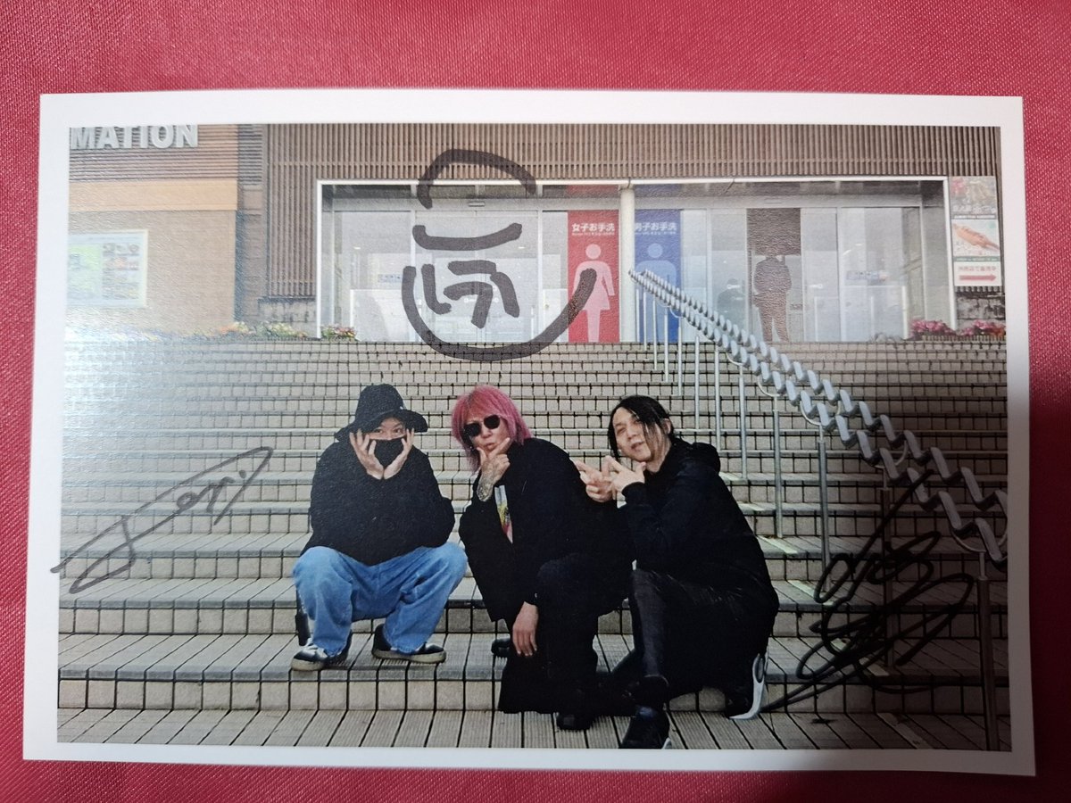 dieS official tweet media