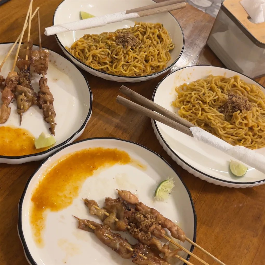 violevgrace's tweet photo. makanan di malang yg gue sesalin baru tau pas jadi mhsw akhir ini, taichan chansu yang mienya bikin pengen balik kesini terus🤤 https://t.co/JAoGWEZALm