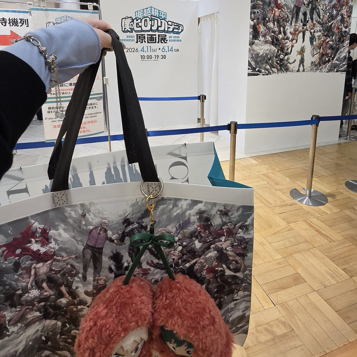 tts_run_ran's tweet photo. ヒロアカ 原画展 in福岡
ポスターが欲しすぎて福岡まで遠征していってきた！
行く3日前に在庫補充されてほんまによかった🥺♡
ネイルもおさななにしてシュシュも友達がおさななカラーでつくってくれた！♡
メモリアルも友達が引いてくれて神だった(>.<)y-~
大満足💖💖💖 https://t.co/iHGH8TNscN