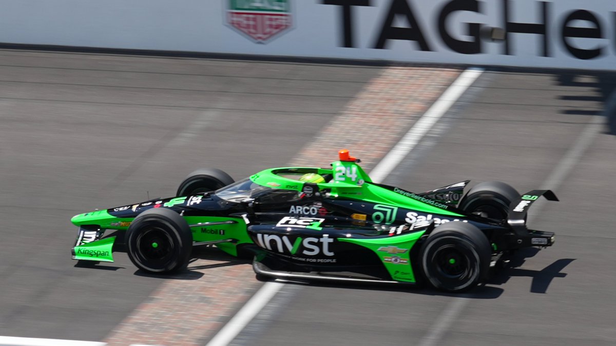 StealthPhotog's tweet photo. Qualifying #AcrosstheBricks @IMS @IndyCar
#IMS #IndyCar #INDY500 and starting at the back due to post qualifying penalties at 33rd @jack_harvey93 @DreyerReinbold and 32nd @caiocollet @AJFoytRacing @ApexIndyCar https://t.co/mmdxz0WuRt